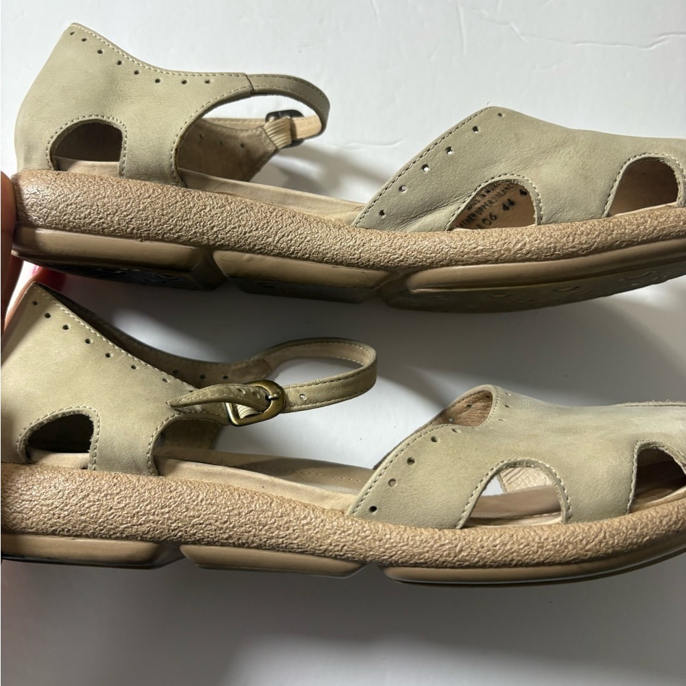 Dansko Mary Janes in Taupe Mushroom Color. Nubuck Leather, Rubber Sole. 9.5-10‎ - Picture 7 of 14